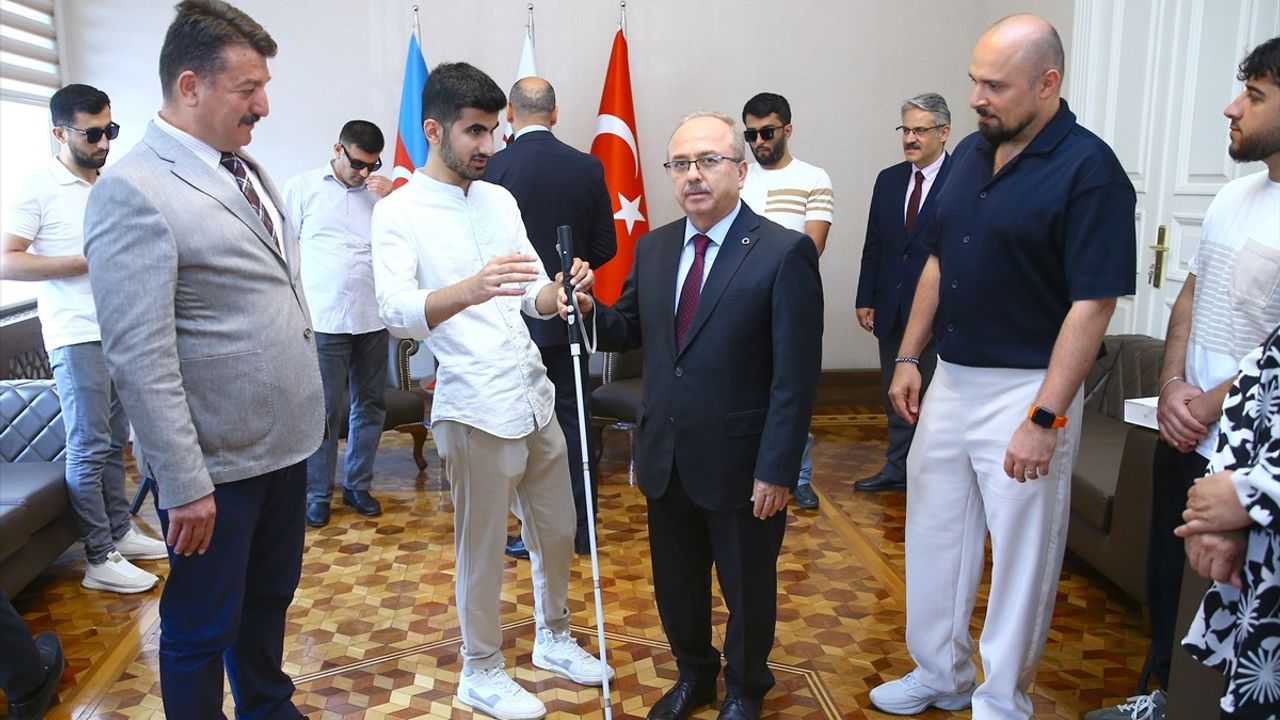 TİKA'dan Azerbaycanlı Görme Engelli Gazilere Akıllı Baston Desteği