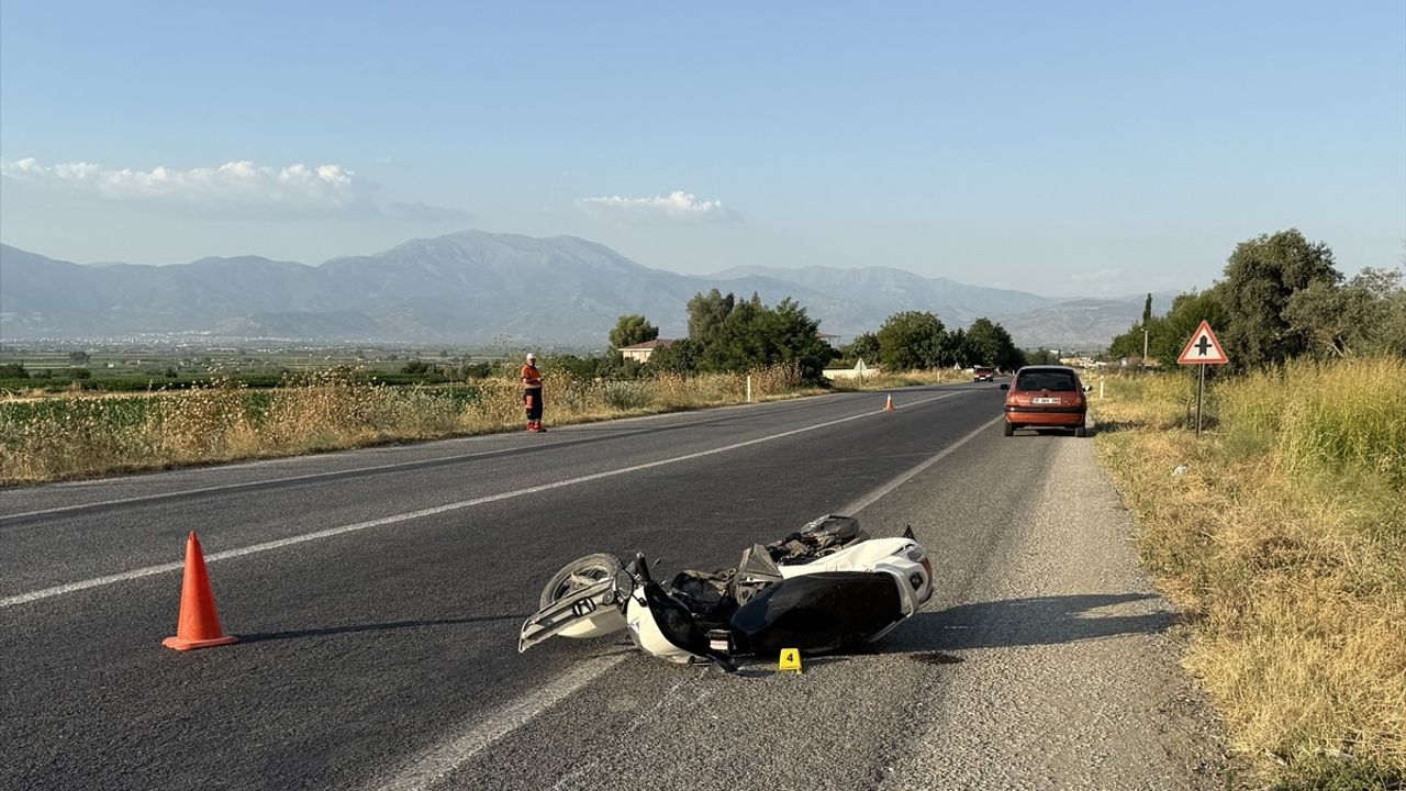 Tire'de Motosiklet Kazasında 14 Yaşındaki Çocuk Hayatını Kaybetti