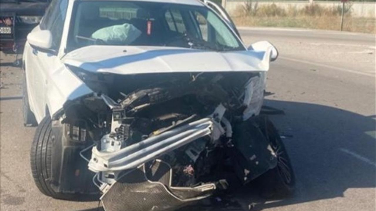 Tokat'ta İki Araç Çarpıştı, 6 Yaralı