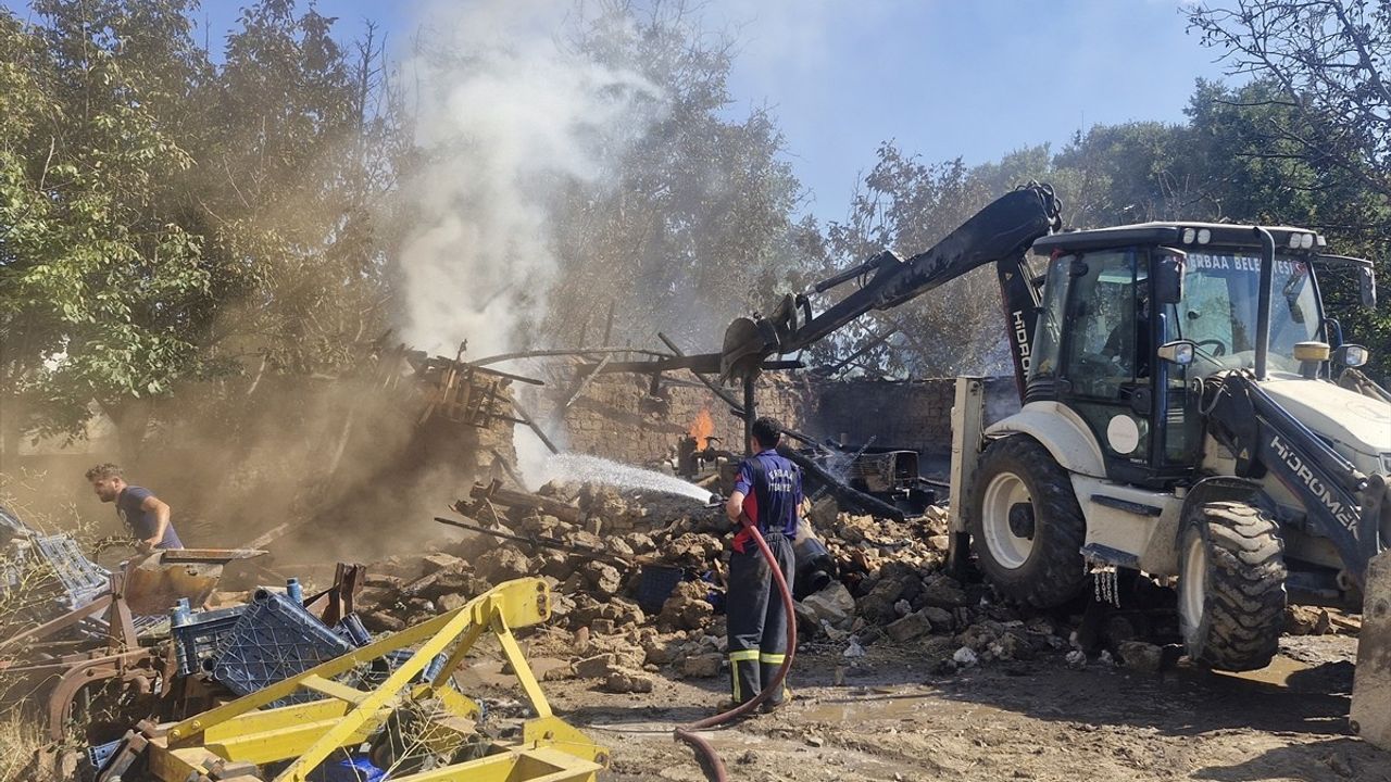 Tokat'ta Yangın: 1,5 Ton Buğday ve 2 Traktör Zarar Gördü