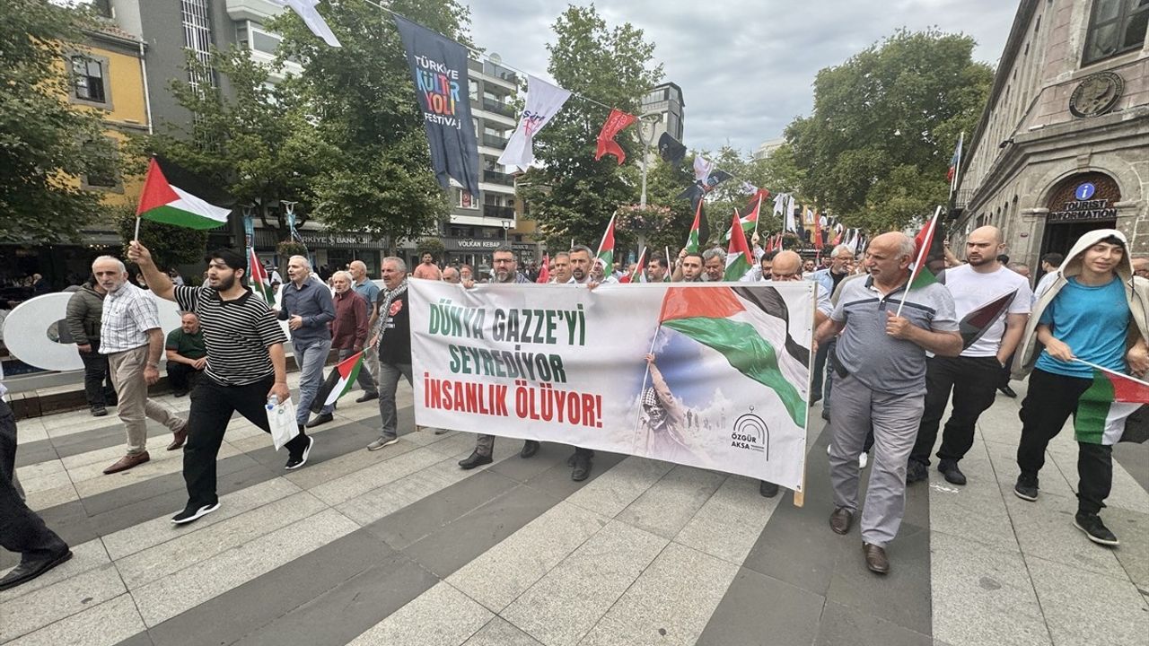 Trabzon'da Gazze'ye Destek Yürüyüşü Gerçekleşti