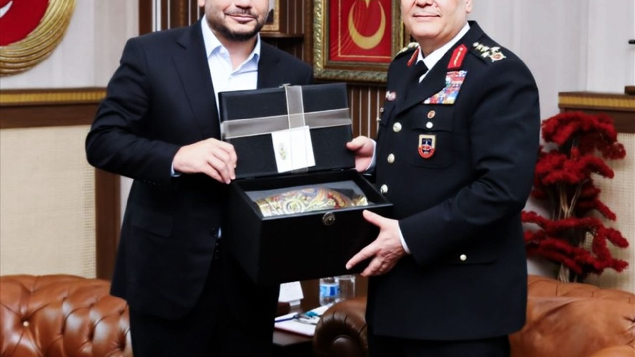 Trabzonspor Başkanı Ertuğrul Doğan, Jandarma ve Özel Harekat Başkanlıklarını Ziyaret Etti