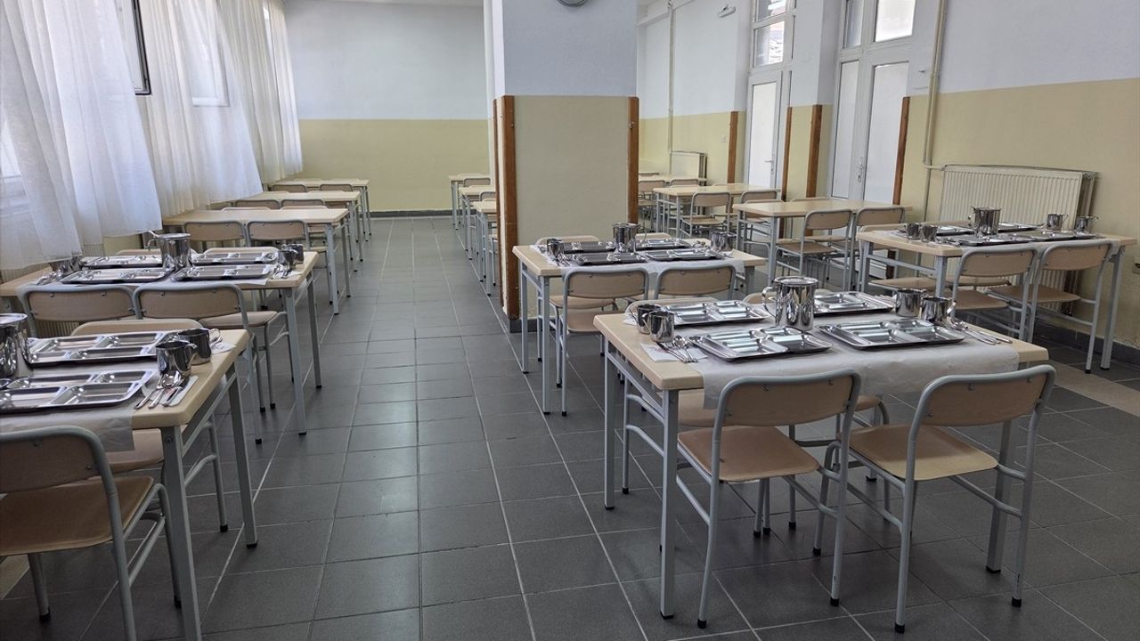 Türk Askerinin Kosova'daki Engelli Eğitimine Desteği