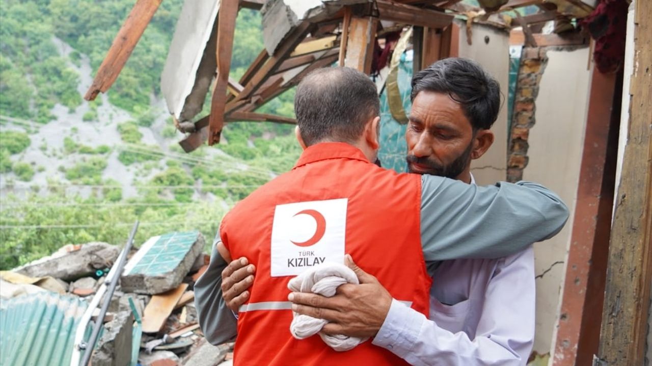 Türk Kızılay'dan Pakistan'a Nakit Yardım Seferberliği