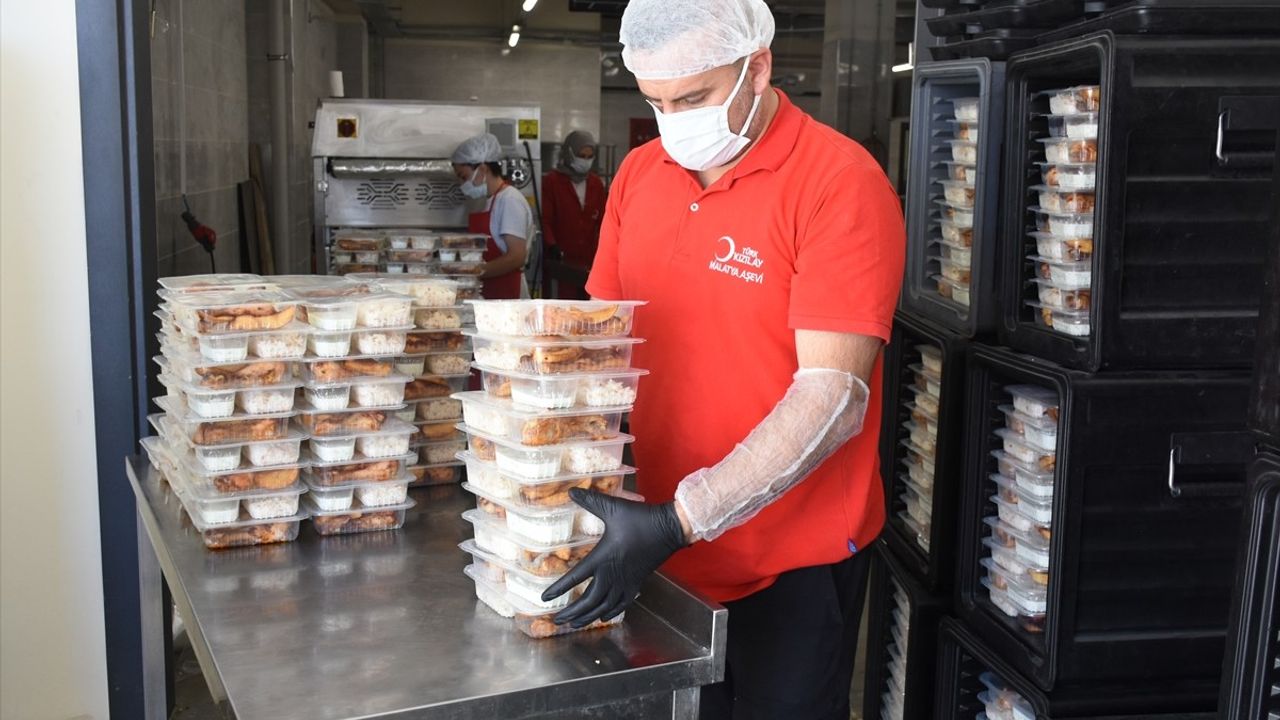 Türk Kızılay Malatya'nın Sıcak Yemek Hizmeti