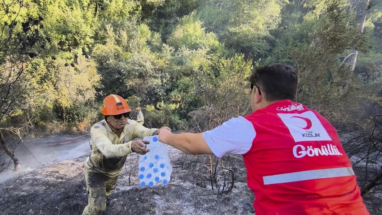 Türk Kızılay Orman Yangınlarında Kumanya Desteği Sağladı