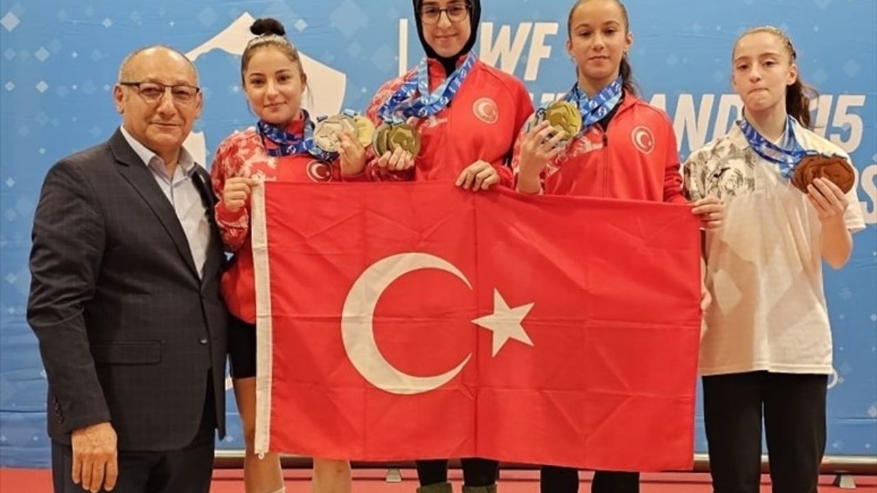 Türkiye Genç Haltercilerinden İspanya'da Büyük Başarı