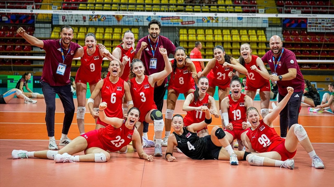 Türkiye Kadın Voleybol Genç Milli Takımı Finalde