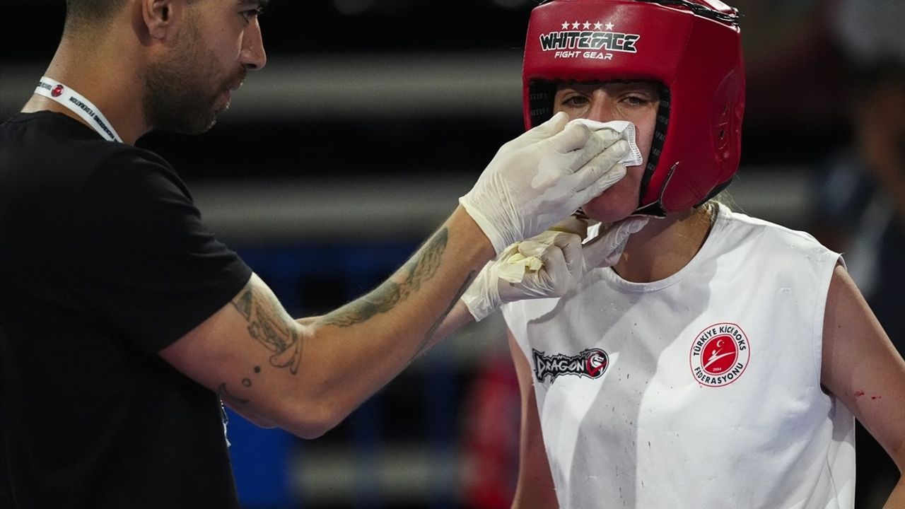 Türkiye Kick Boks Şampiyonası İzmir'de Son Buldu
