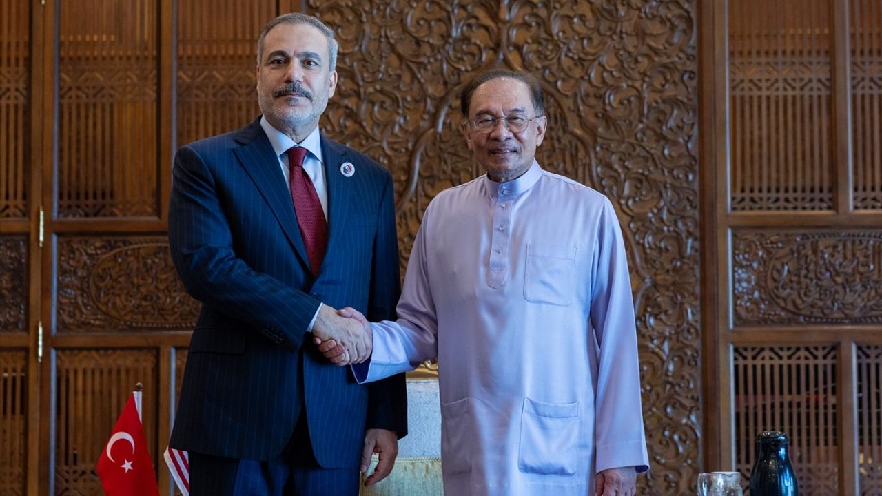 Türkiye ve Malezya Arasındaki Diplomatik İlişkiler Gelişiyor