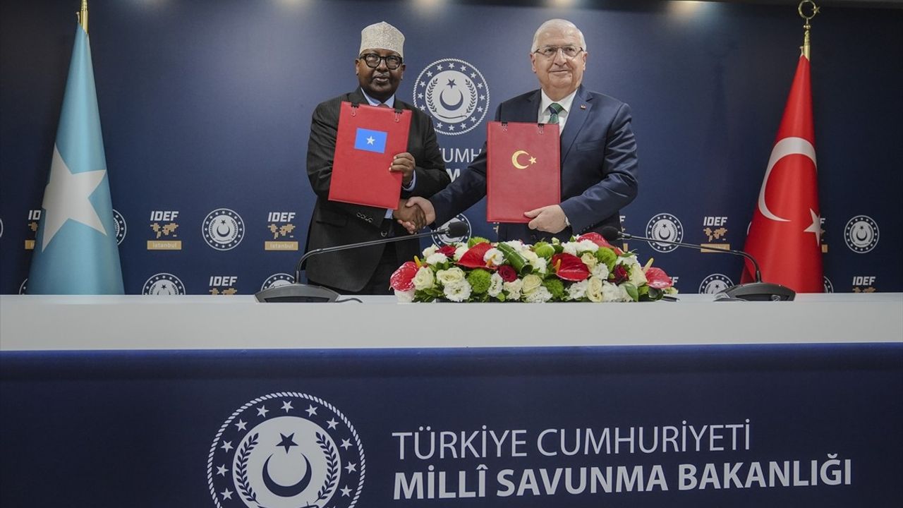 Türkiye ve Somali'den Nakdi Yardım Protokolünde İmzalar Atıldı
