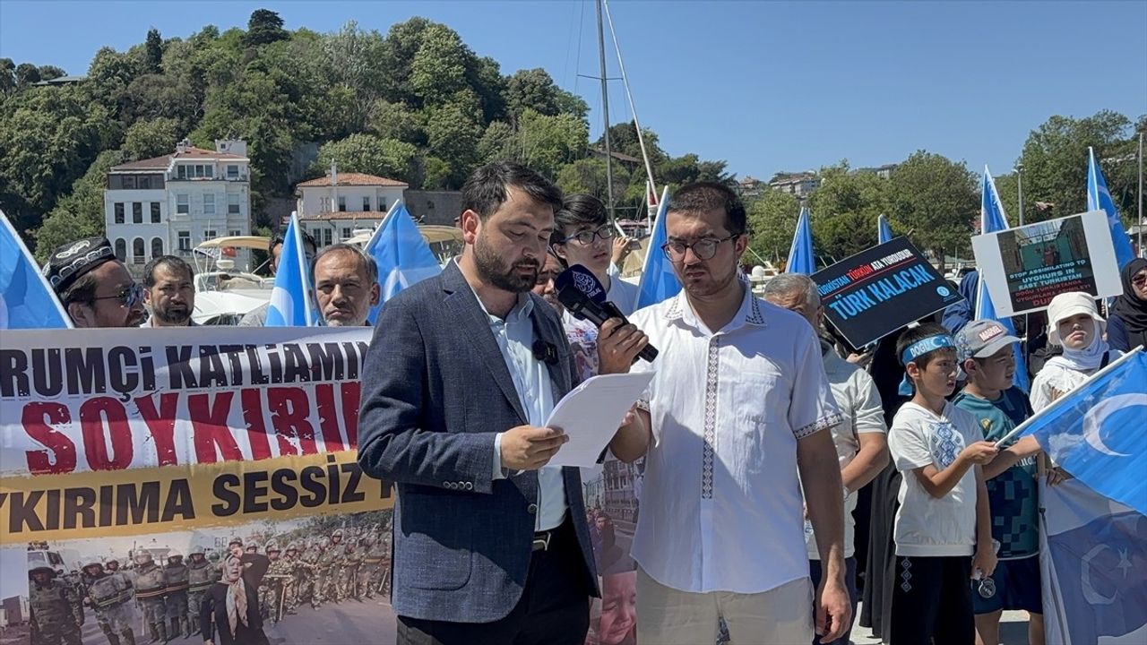 Urumçi Olayları İçin İstanbul'da Protesto Gösterisi