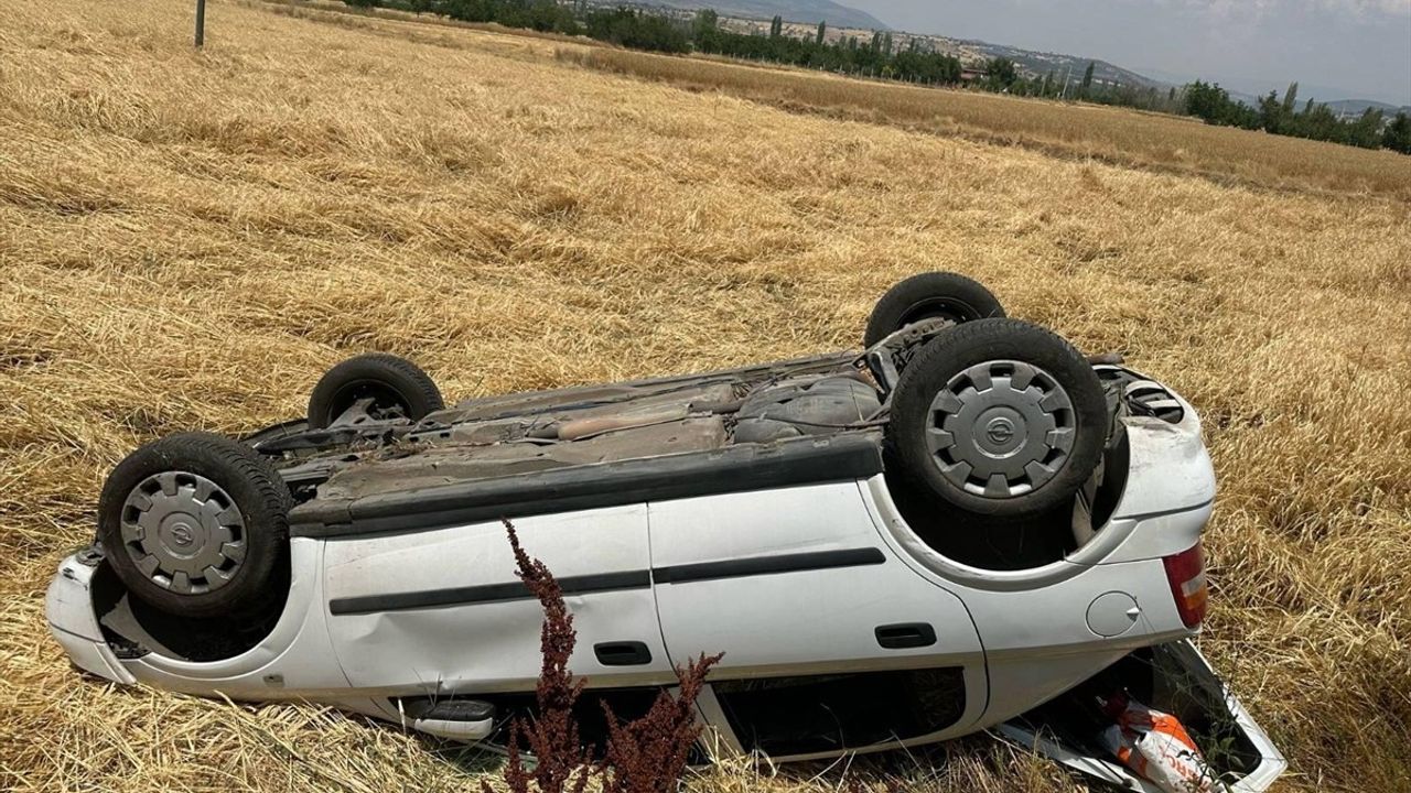Uşak'ta Devrilen Araçta 3 Yaralı