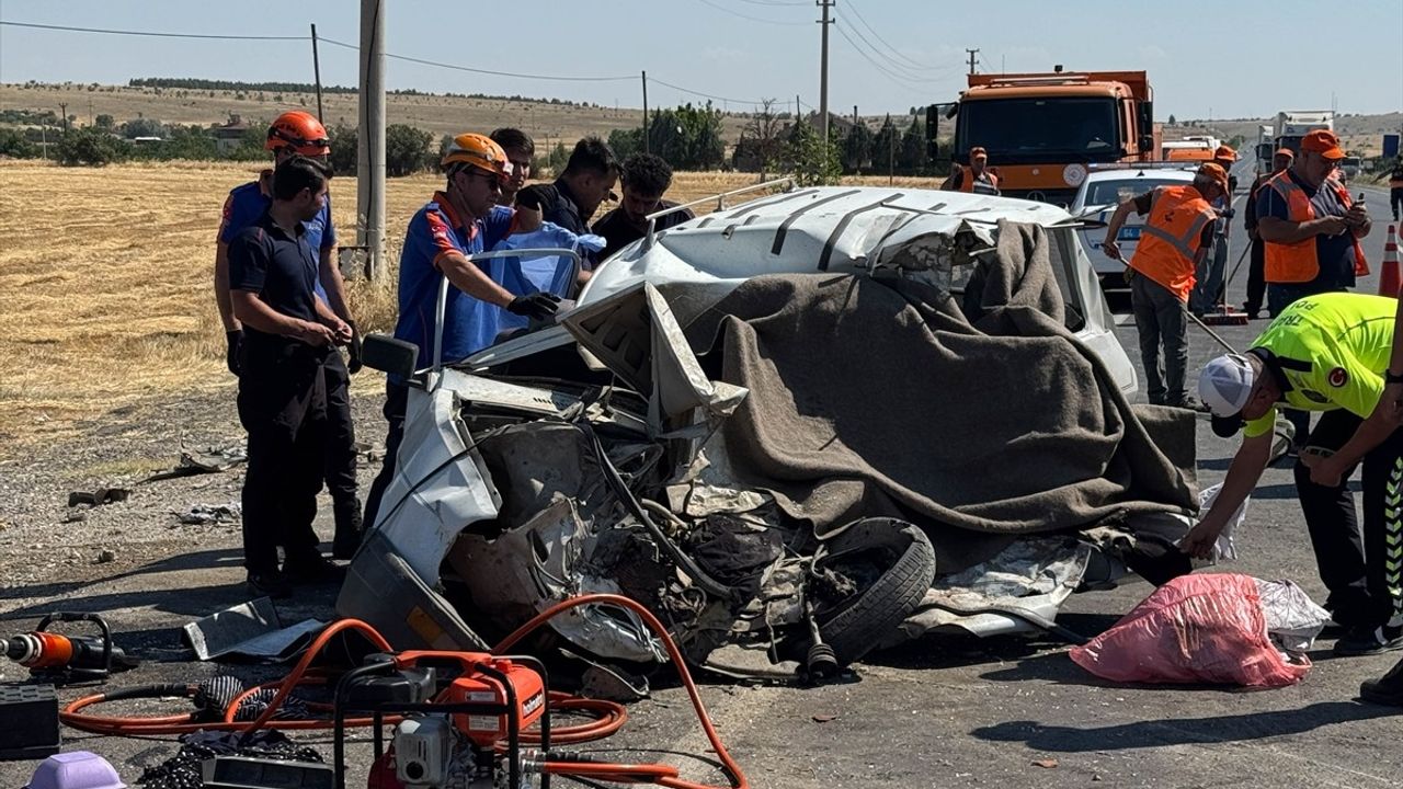 Uşak'ta Feci Kaza: Baba ve Kızı Hayatını Kaybetti