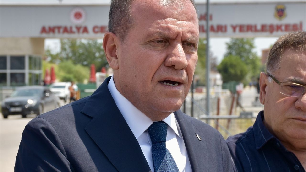 Vahap Seçer'den Muhittin Böcek'e Cezaevi Ziyareti