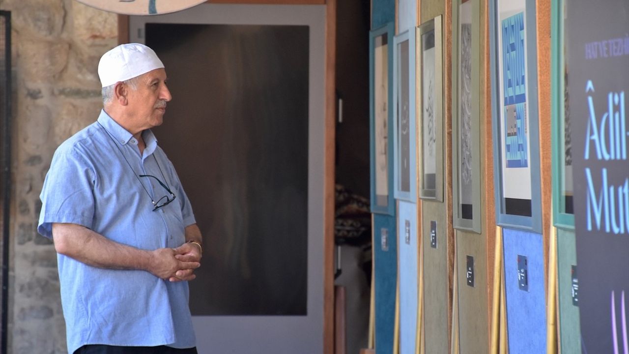 Van'da 'Adil-i Mutlak' Hat Sergisi Sanatseverlerle Buluştu