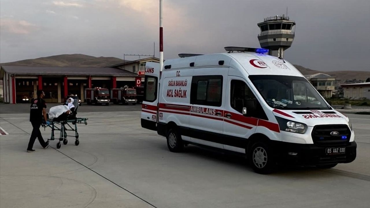 Van'da Akciğer Ödemi Olan Hasta Ambulans Helikopterle Hastaneye Ulaştırıldı