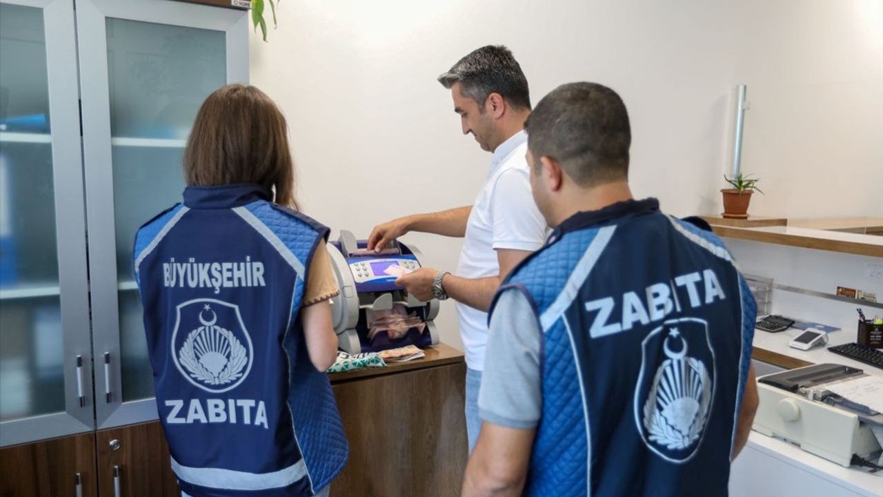 Van'da Dilenci Operasyonu: 75 Bin Lira Ortaya Çıktı