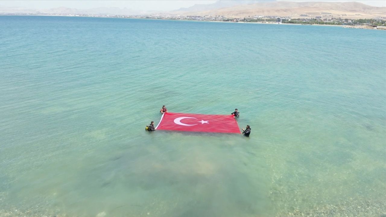 Van Gölü'nde Denizcilik ve Kabotaj Bayramı Kutlaması