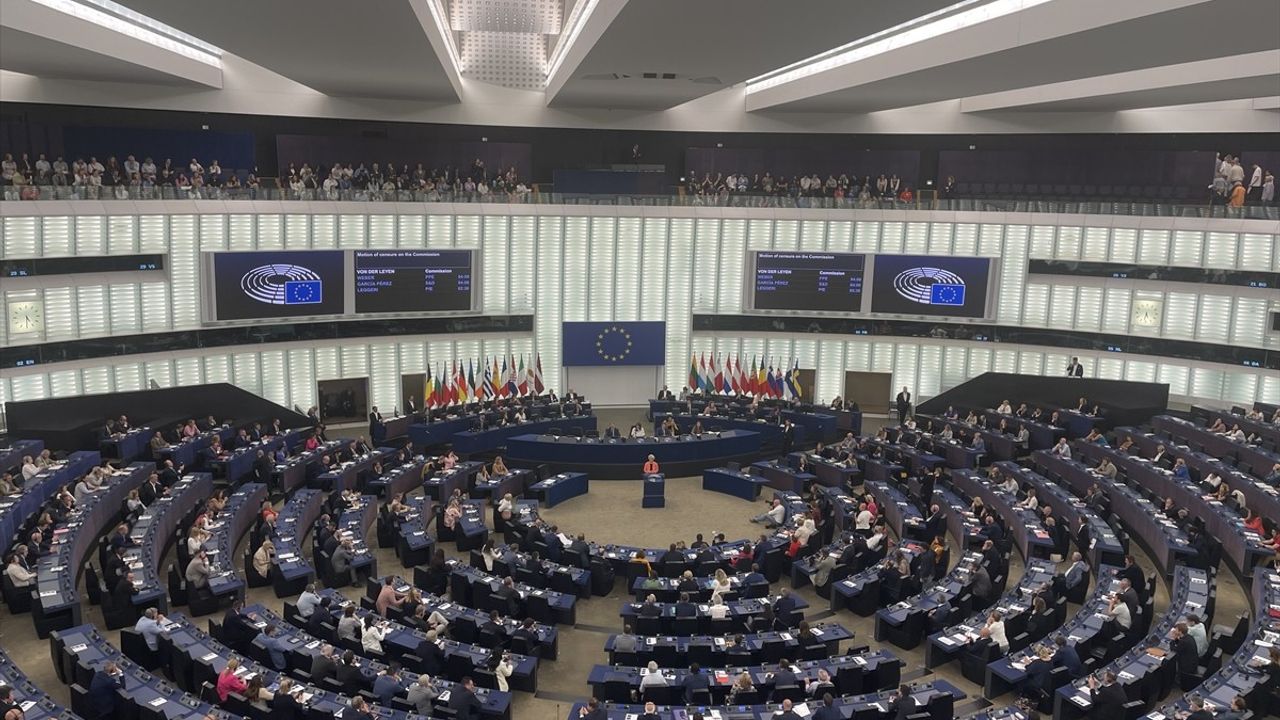 Von der Leyen Gensoru Önergesine Yanıt Verdi