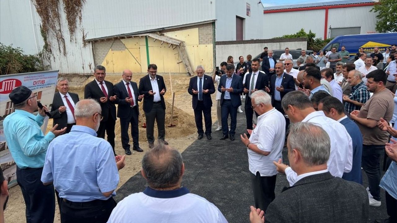 Willich'te DİTİB Camisi ve Eğitim Külliyesi Temel Atma Töreni