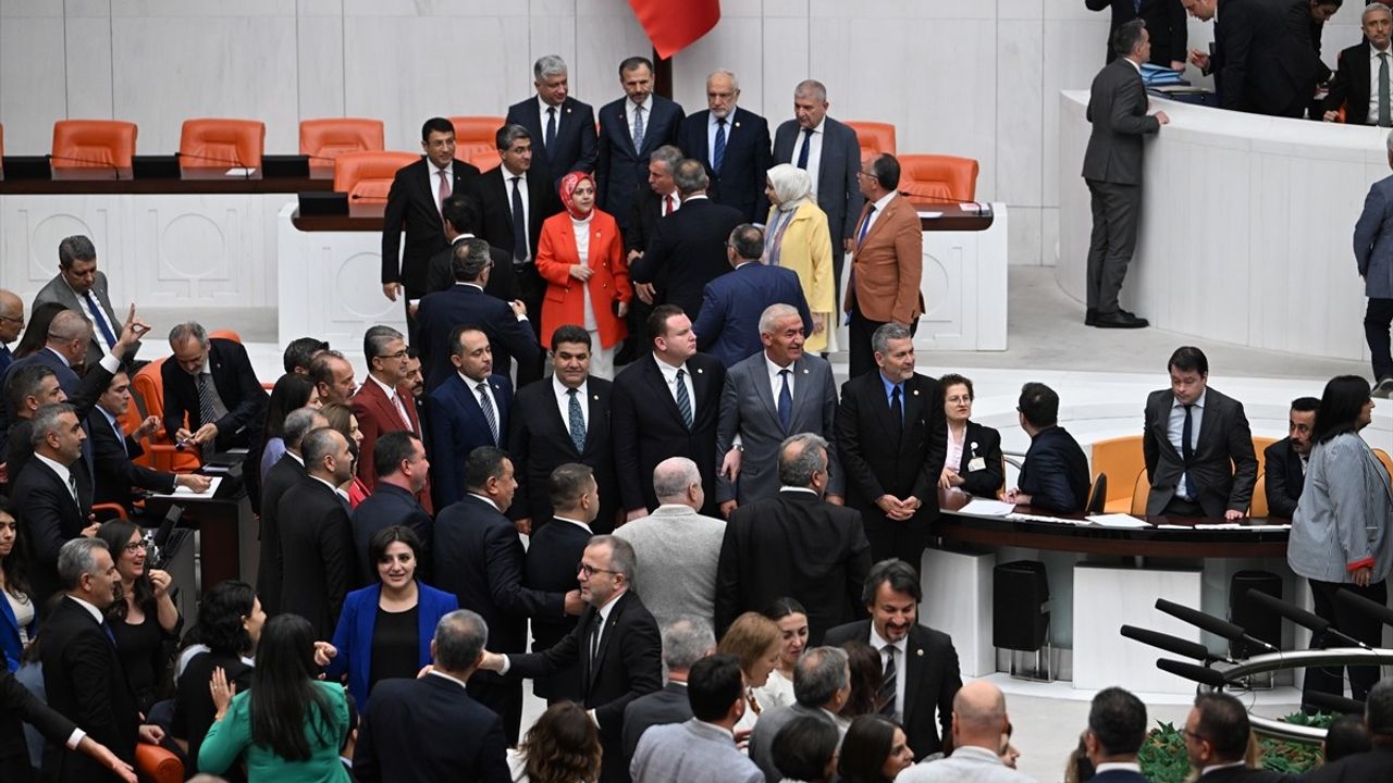 Yeni Sağlık Yasası Meclisten Geçti