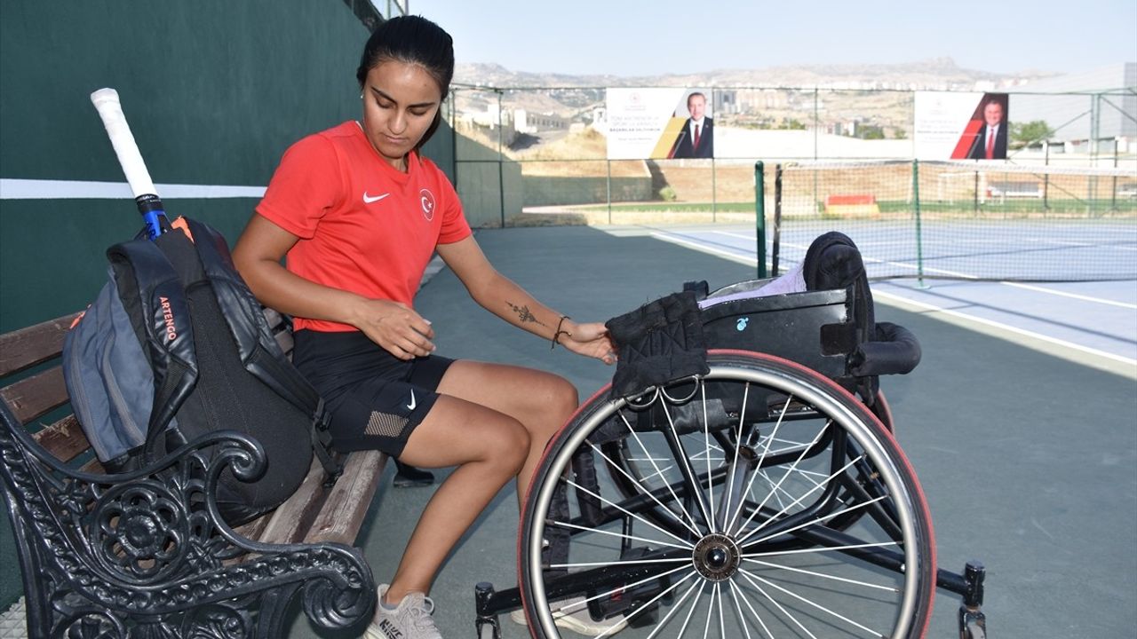 Zeliha Aksak: Engelli Tenisçinin Başarı Hikayesi