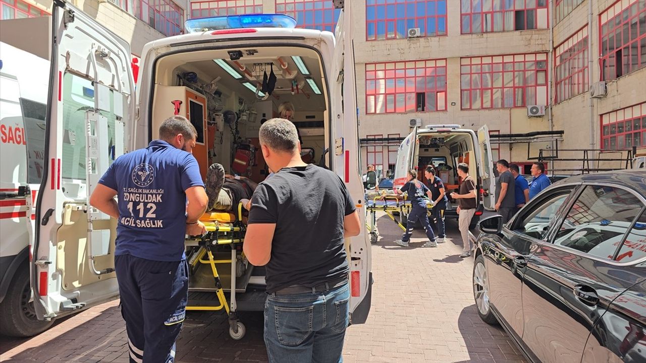 Zonguldak'ta Maden Ocağında Gazdan Etkilenen İşçiler Hastaneye Kaldırıldı