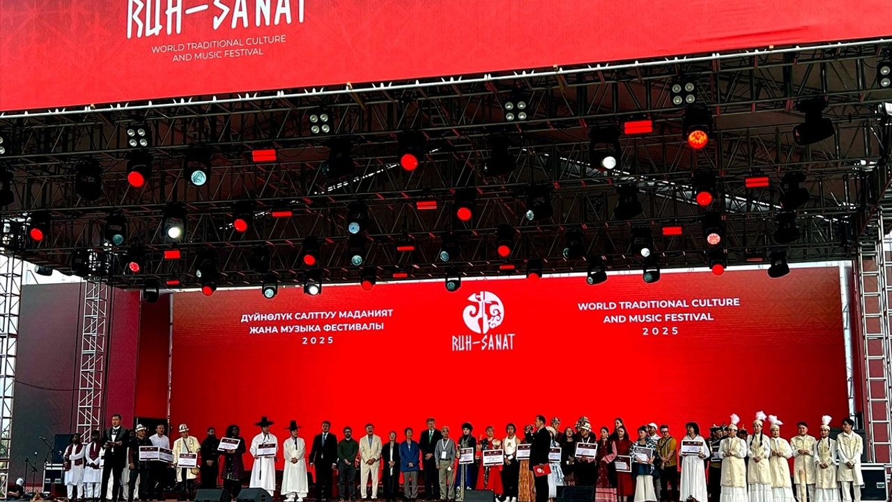 1. Dünya Geleneksel Kültür ve Müzik Festivali Kırgızistan'da Tamamlandı