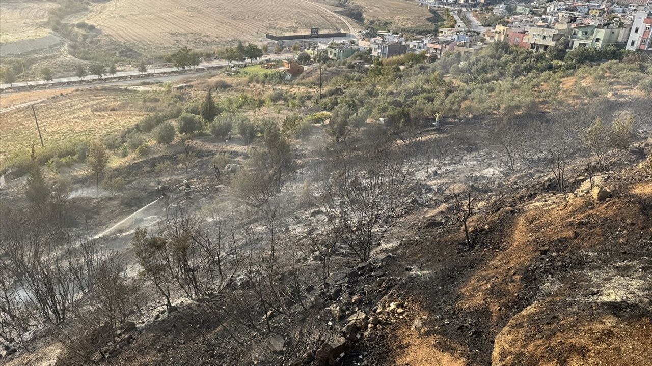 Adana'da Çalılık Alanda Yangın Yakın Takipte