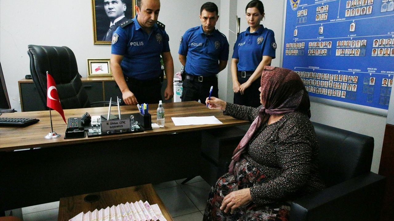 Adana'da Çöpe Atılan Altınlar Polisin Çabasıyla Bulundu