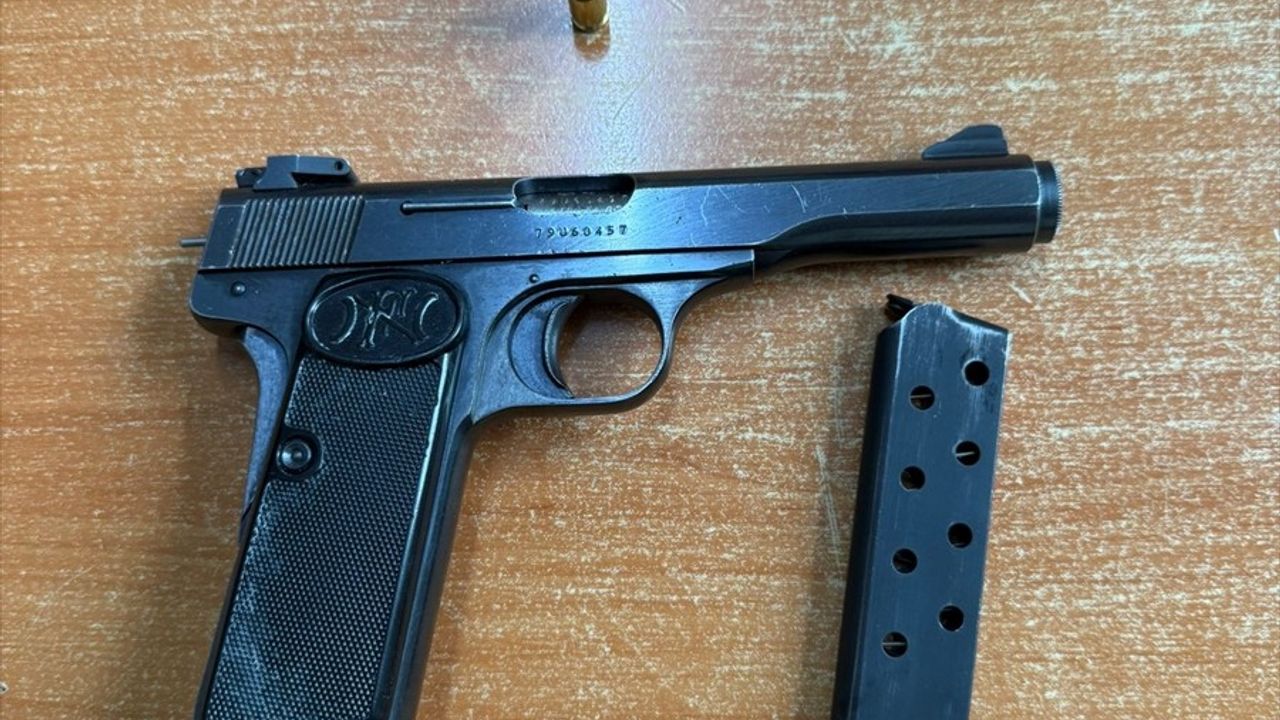 Adana'da Motosiklet Kovalamacasında Ruhsatsız Tabanca Ele Geçirildi