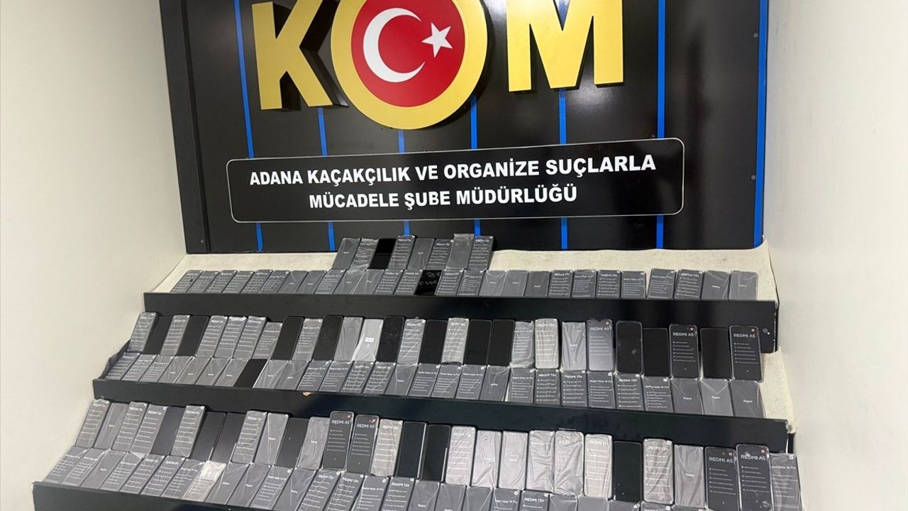 Adana'da Tırda 149 Kaçak Cep Telefonu Ele Geçirildi