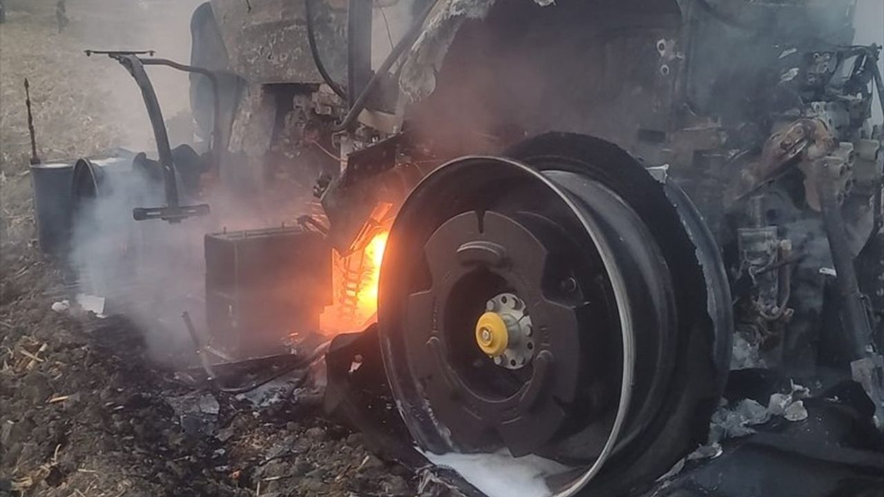 Adana'da Traktör Yangını Kontrol Altına Alındı