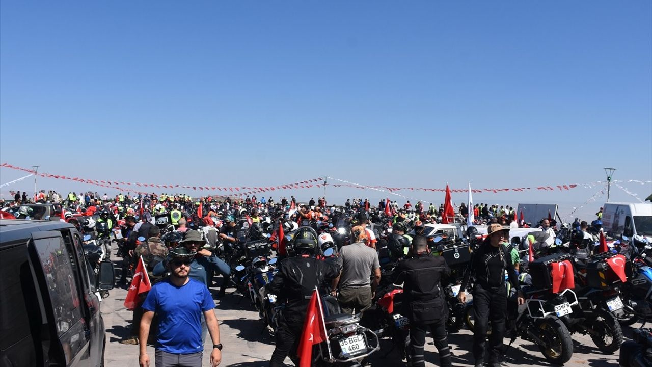 Afyonkarahisar'da Motosiklet Gönüllüleri 'Süvarinin İzinden' Etkinliği İçin Bir Araya Geldi
