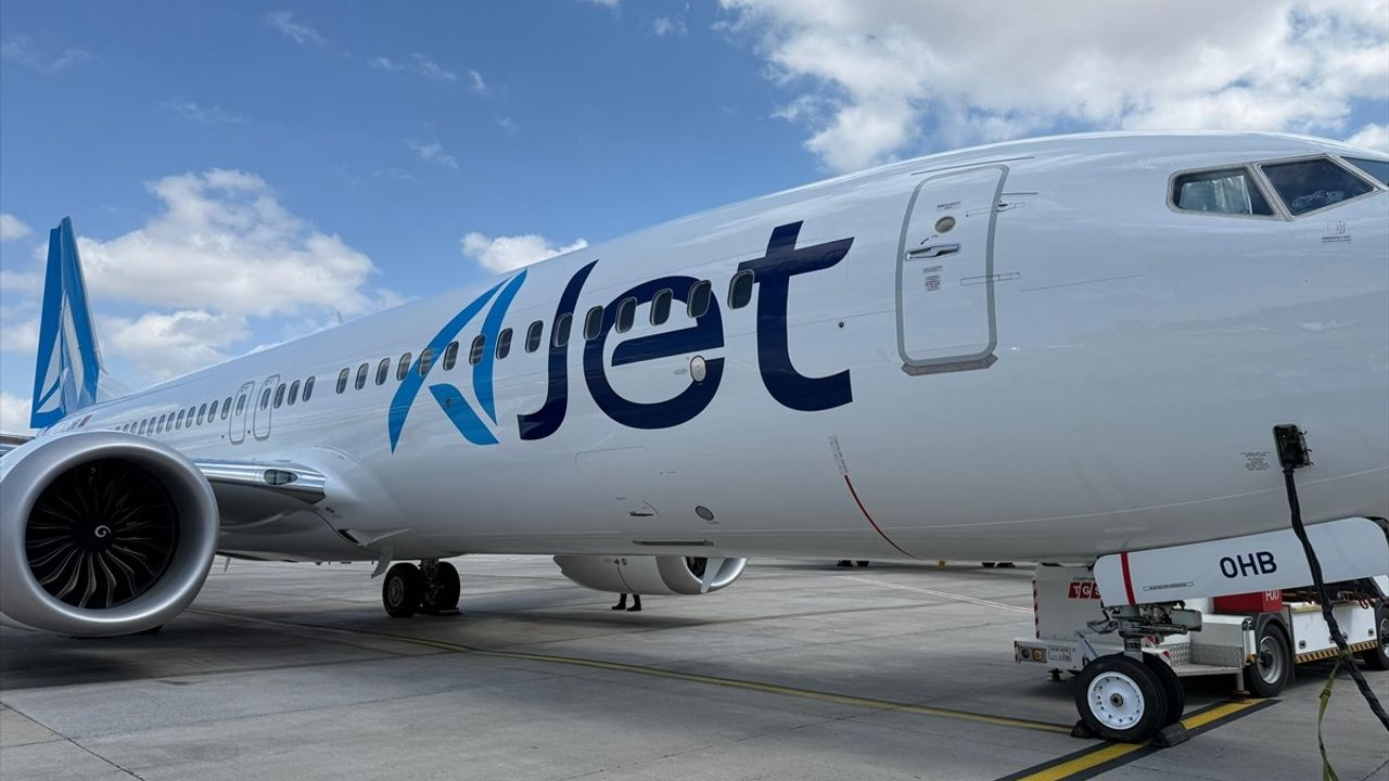 AJet'in Yeni Boeing 737-8 MAX Uçağı İstanbul'a İndi
