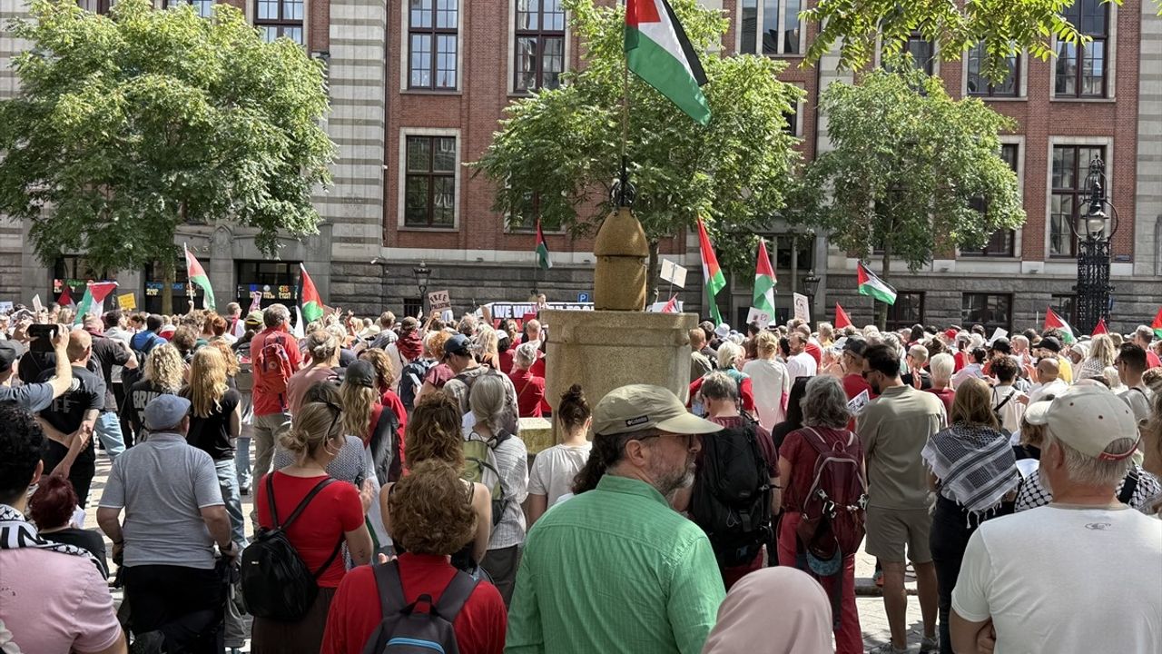 Amsterdam'da Filistin'e Destek Gösterisi Düzenlendi