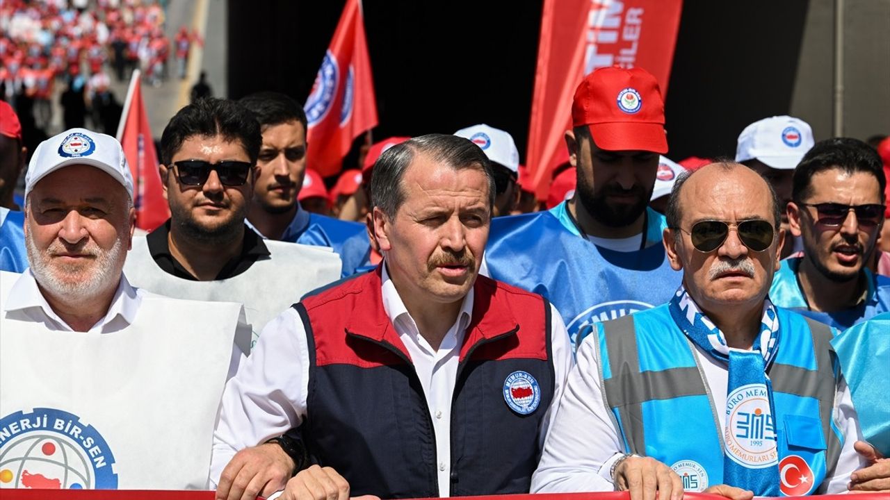 Ankara'da Memur Sendikaları Miting Düzenledi