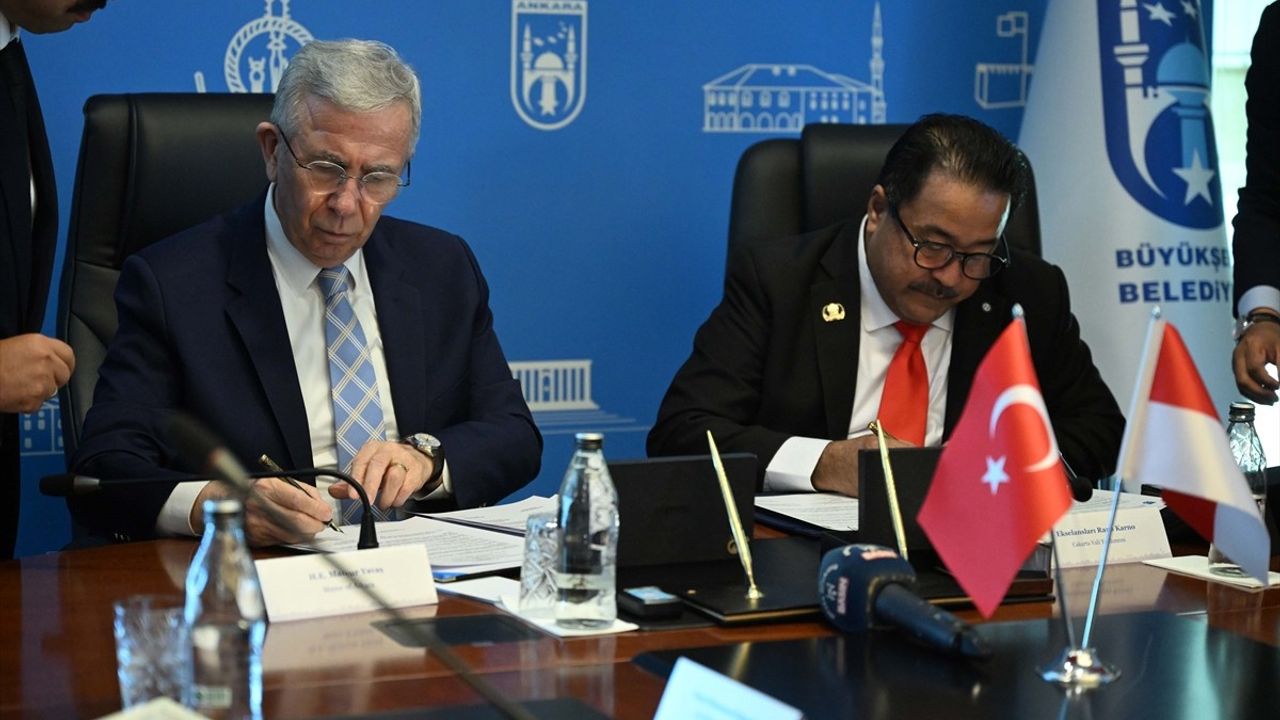 Ankara ve Cakarta Arasında Dostluk Anlaşması İmzalandı