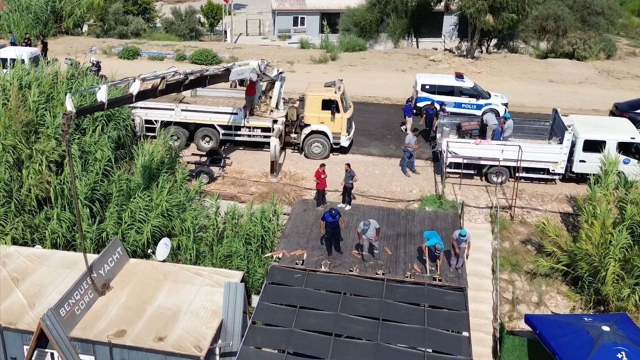 Antalya'da Kaçak Konteyner Yapılar Yıkıldı