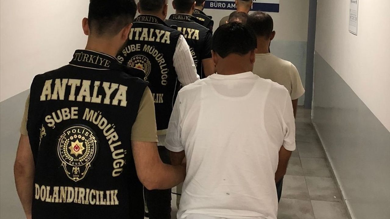 Antalya'da Telefondan Dolandırıcılığa Geçit Yok