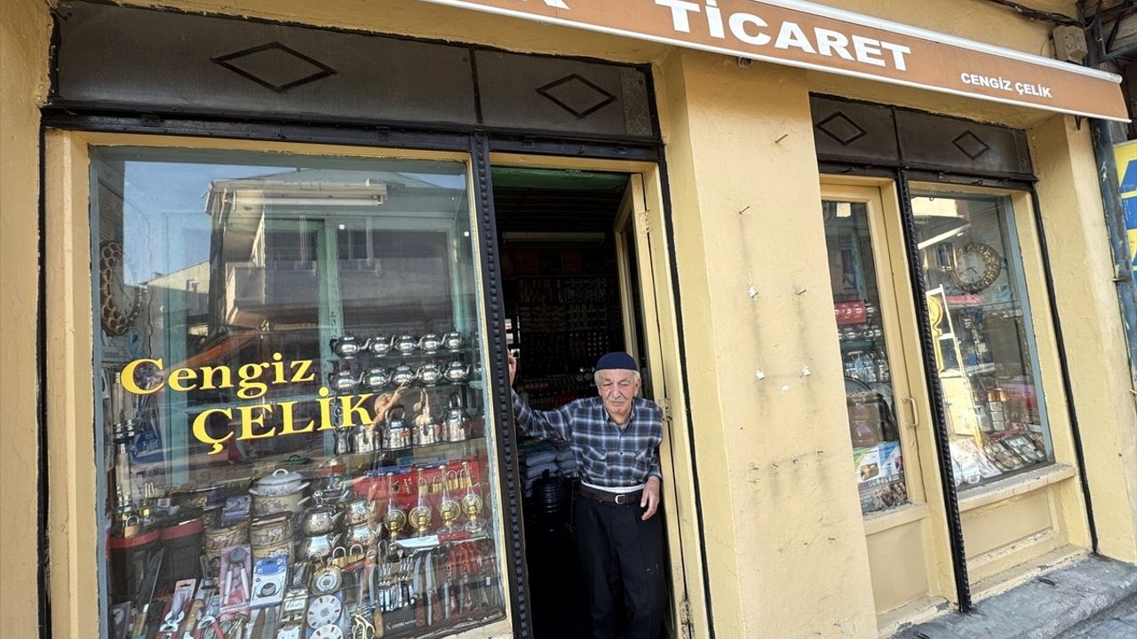 Ardahan'da 57 Yıllık Bakkala Teşekkür Belgesi Verildi