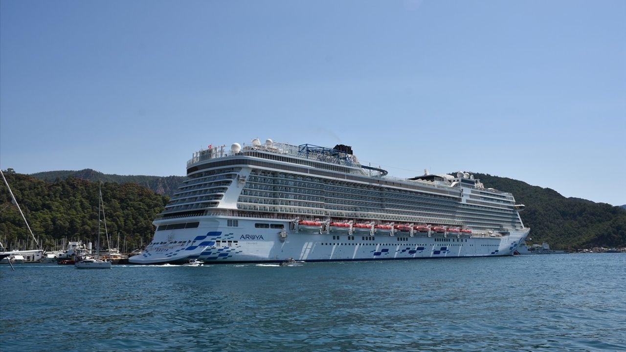Aroya Kruvaziyeri Marmaris'e Ulaştı