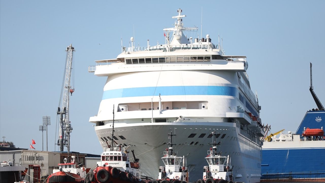 Astoria Grande Kruvaziyeri Samsun Limanı'nda
