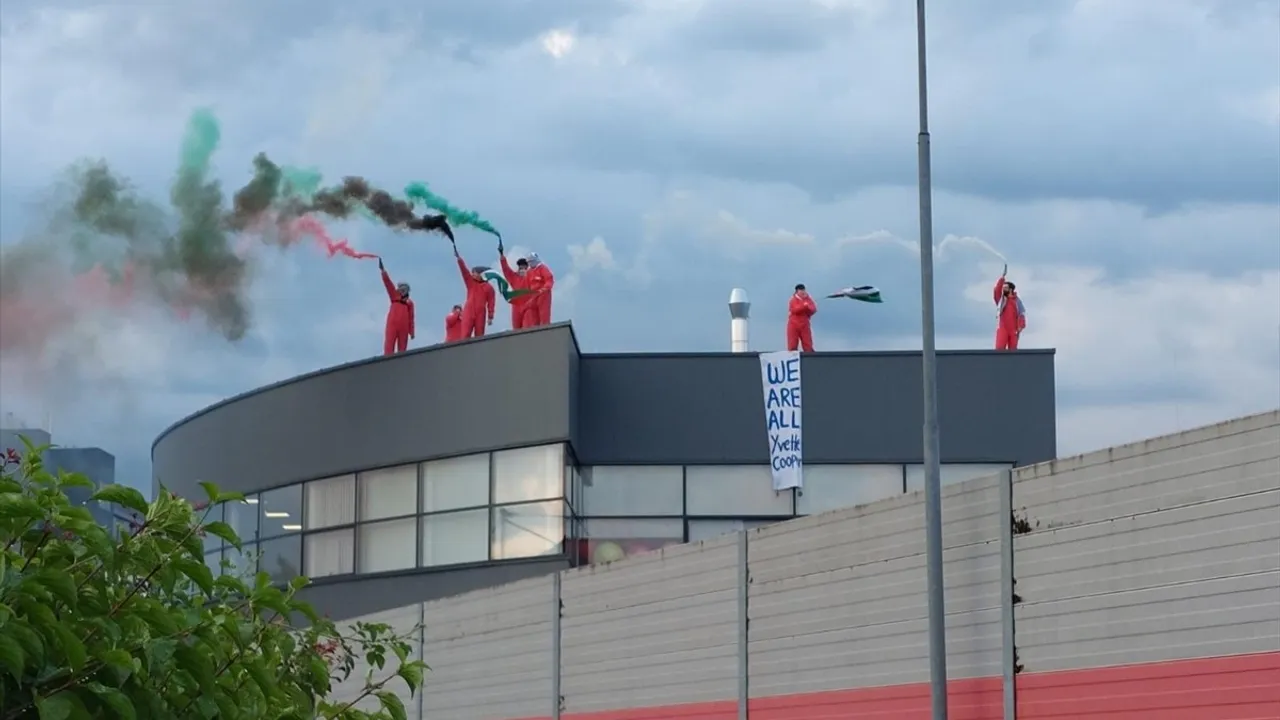 Avusturya'da BRP Rotax Önünde Filistin Destekçileri Protesto Düzenledi