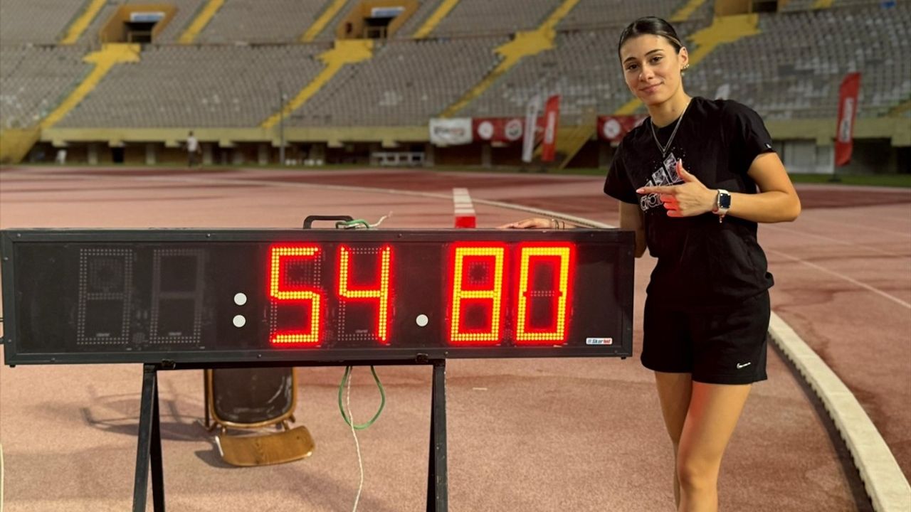 Aysel Önder, Kadınlar 400 Metre Dünya Rekorunu Yeniledi