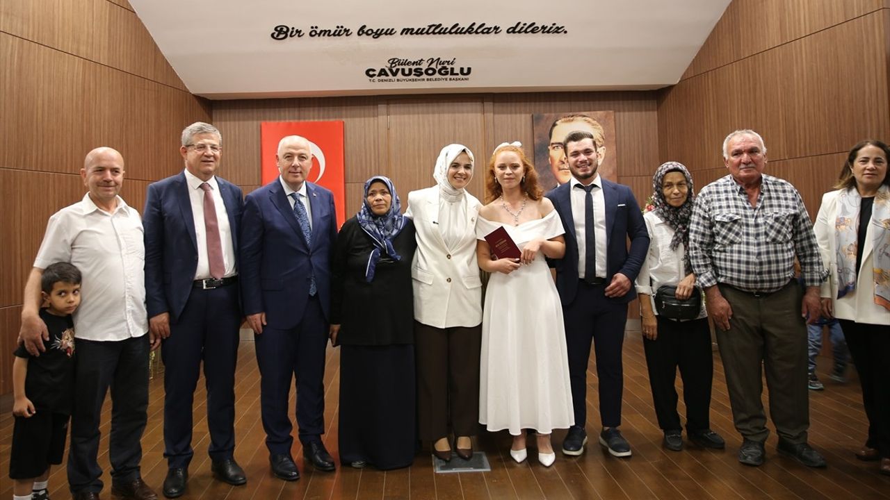 Bakan Göktaş, Denizli Ziyaretinde Nikah Törenine Katıldı