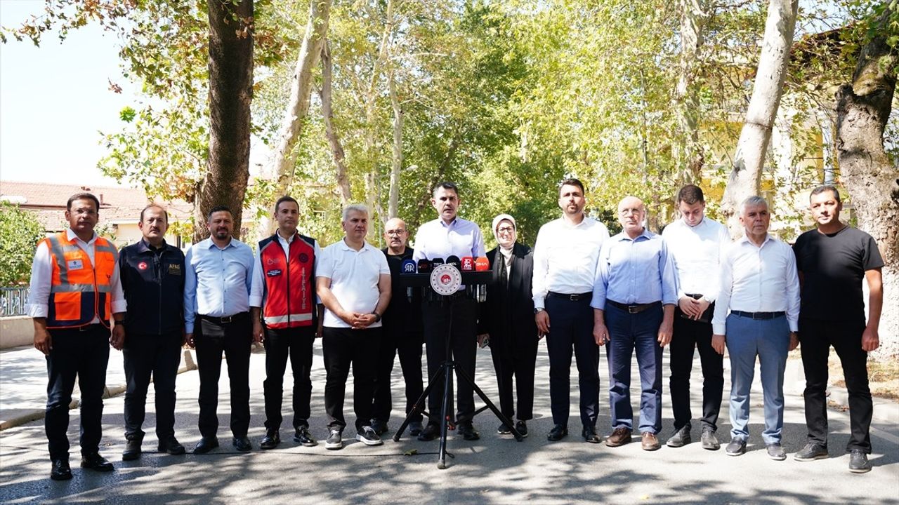 Bakan Kurum'dan Sındırgı Ziyareti: Yaralar Sarılacak