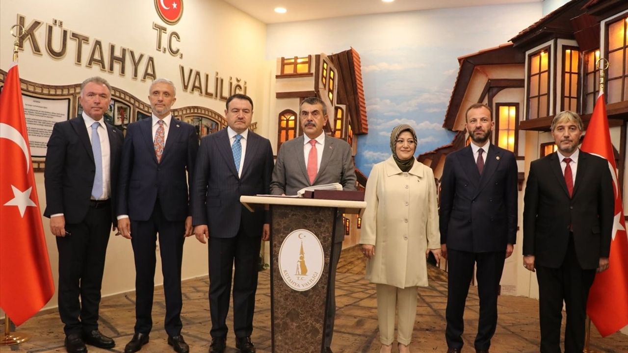 Bakan Tekin Kütahya'da "Türkiye Yüzyılı Buluşmaları" Programında Konuştu