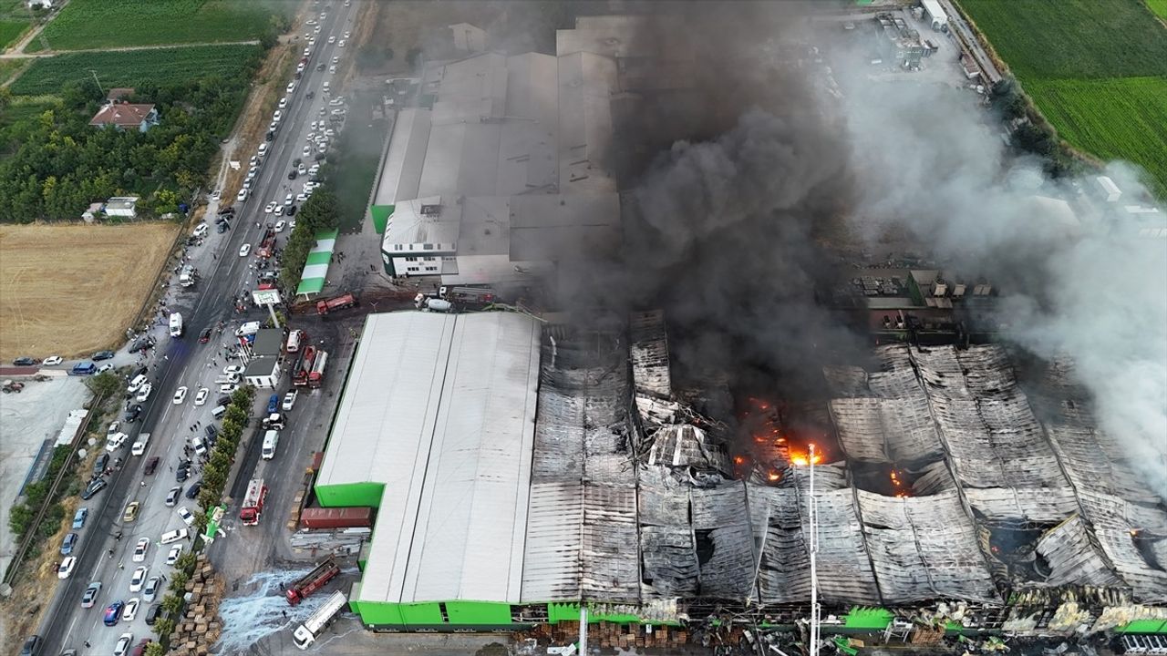 Balıkesir'de Fabrika Yangını: 1 Tutuklama